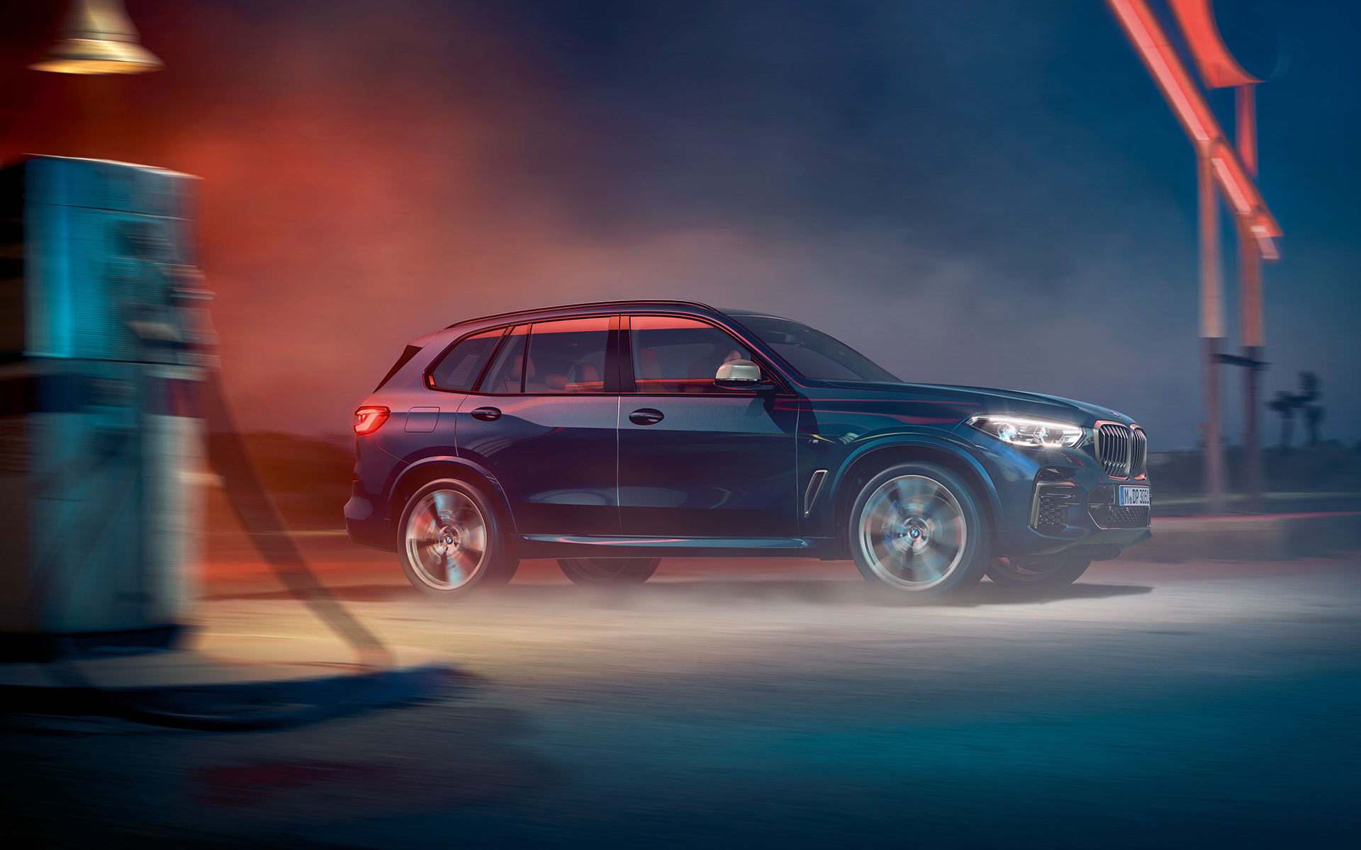 BMW X5 M50i и M50d G05 2018 SUV с легкосплавными дисками M, "Черный Карбон металлик", вид сбоку